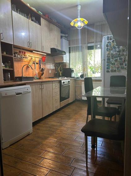 Apartament cu 3 camere semidecomandat în Țiglina 3