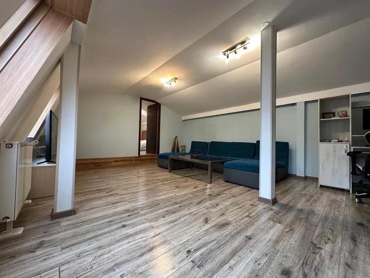 Casă individuală cu 8 camere cu Teren 60 Mp în Brașovul Vechi