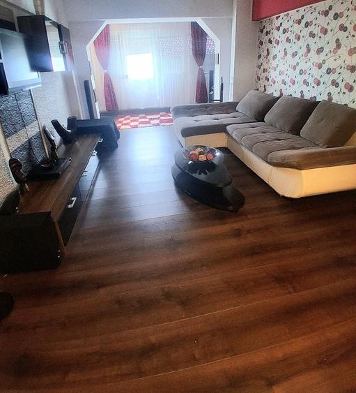 Apartament cu 2 camere decomandat în Buzaului