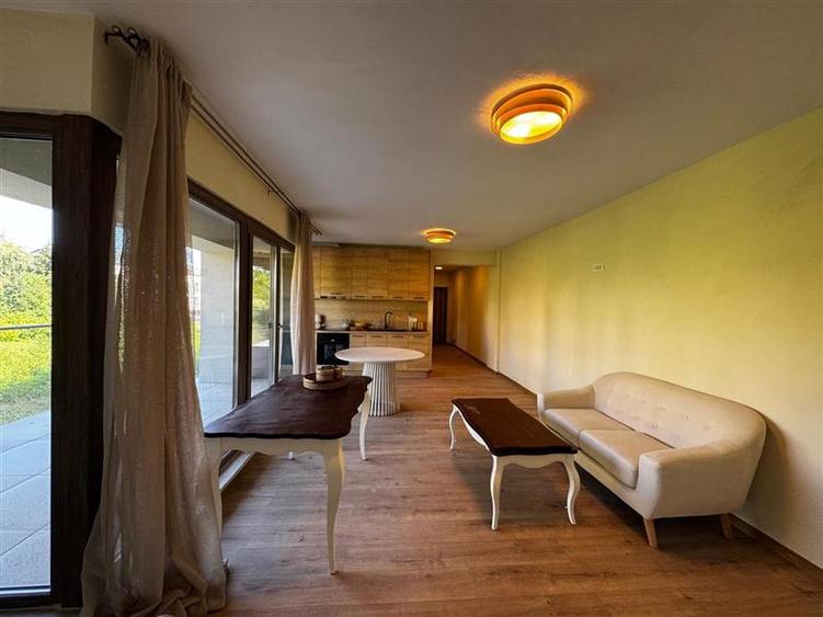 Apartament cu 3 camere semidecomandat, mobilat în Borhanci