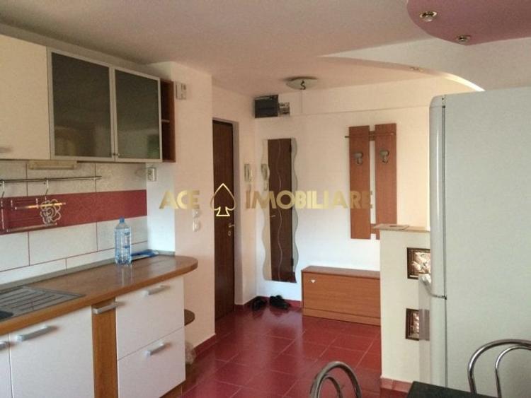 Apartament cu 4 camere decomandat, mobilat în Băneasa