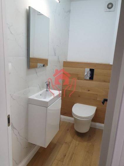 Apartament cu 3 camere decomandat în Romană