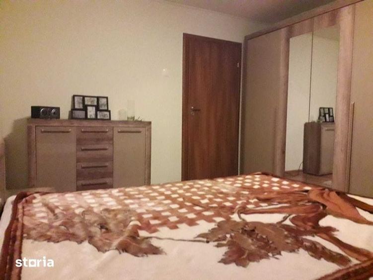 Apartament cu 3 camere decomandat în Calea București