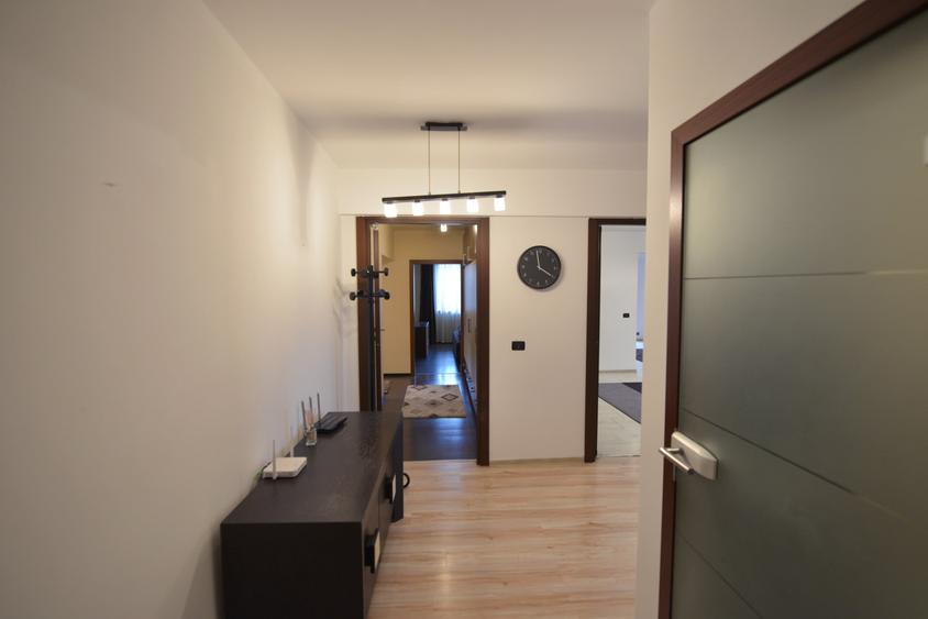 Apartament cu 4 camere semidecomandat în Baba-Dochia