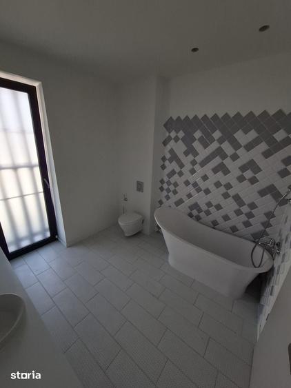 Casă cu 6 camere cu Teren 1000 Mp în Central
