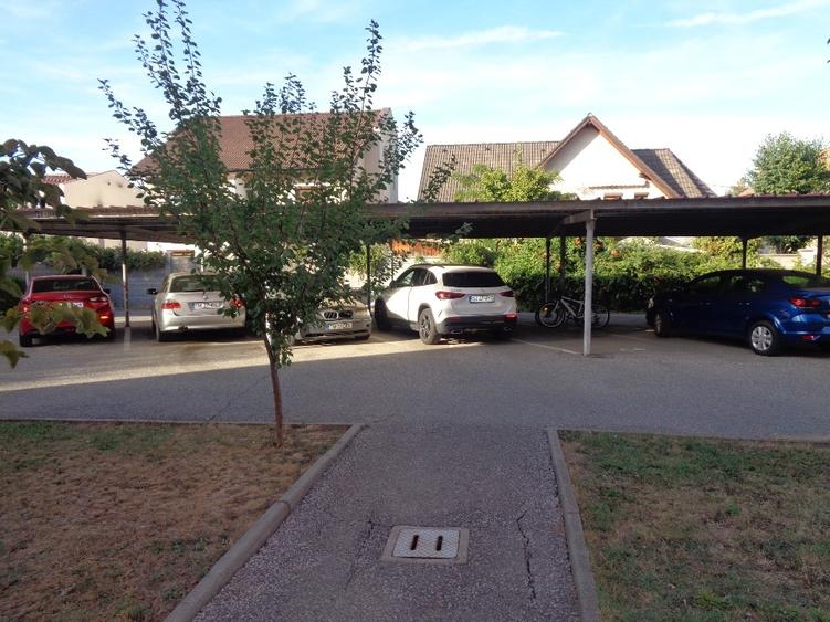 Apartament cu 3 camere decomandat, mobilat în Dumbrăvița