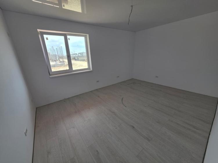 Apartament cu 2 camere semidecomandat în Fundeni