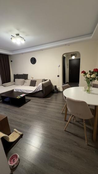Apartament 4 Camere,Costin Georgian,bl.1978,et.5/10,centrala,2 bai,2 balcoane - 2