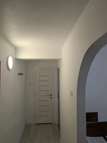 Apartament cu 3 camere decomandat în Cet
