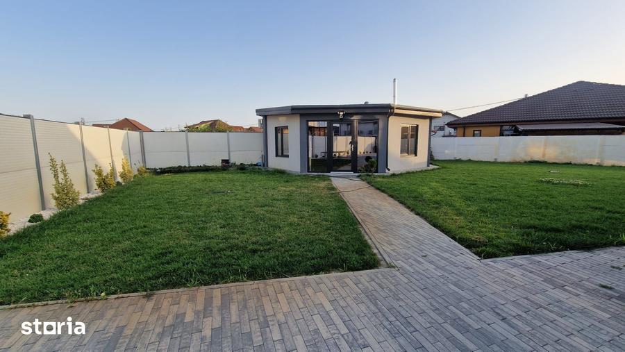 Casă cu 4 camere cu Teren 700 Mp în Săcălaz