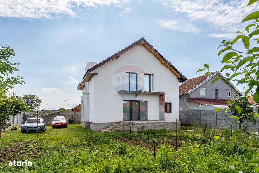 Casă cu 4 camere cu Teren 620 Mp în Macea