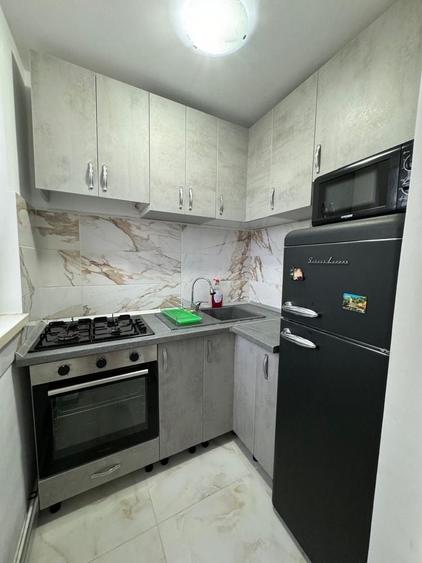 Apartament cu 3 camere de vanzare - 2