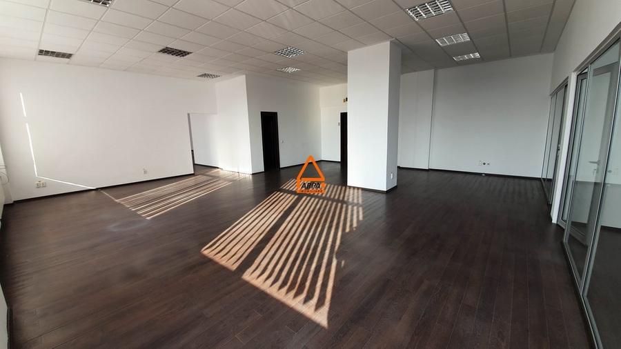 Birou, de 360 mp, în Podu Roș