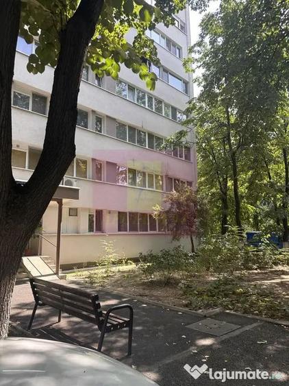 Apartament cu 3 camere semidecomandat în Militari