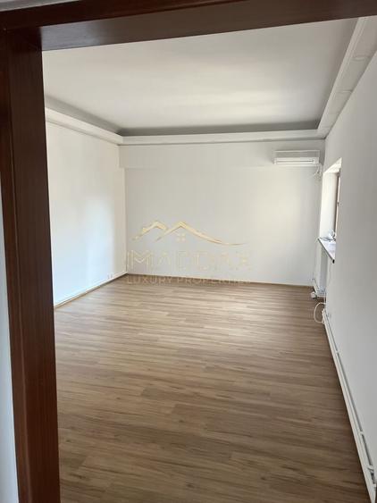 Apartament cu 4 camere decomandat în P-ța Romană