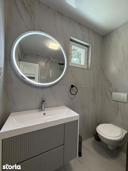 Apartament cu 3 camere decomandat în Cornișa
