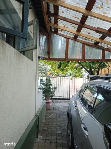 Casă cu 7 camere cu Teren 240 Mp în Giurgiului