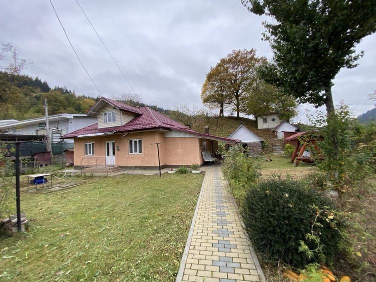 Casă cu 4 camere în Poiana Teiului