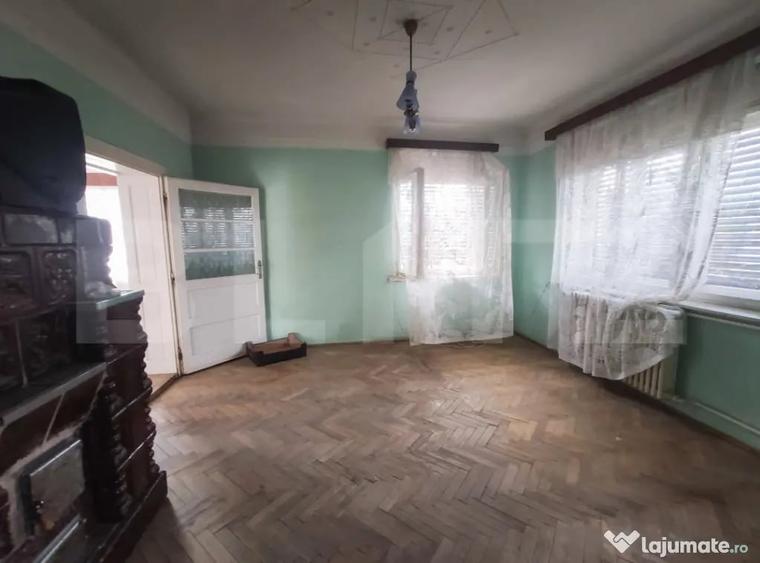 Casă cu 4 camere cu Teren 1100 Mp în Central