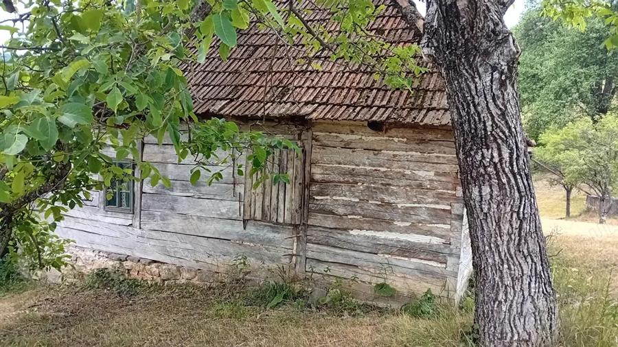 Casă cu 2 camere cu Teren 13420 Mp în Central
