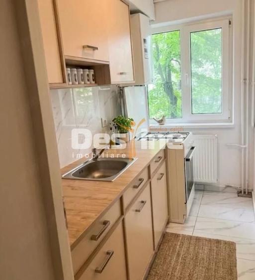 Apartament cu 3 camere semidecomandat în Circumvalațiunii
