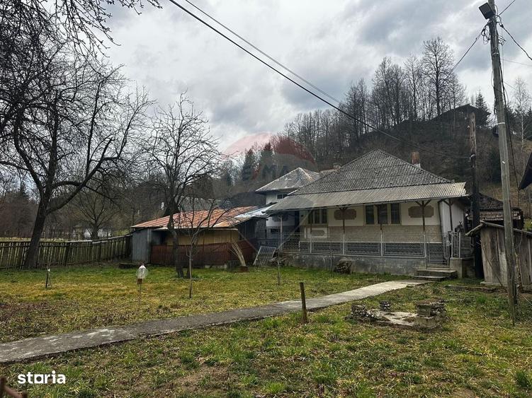 Casă cu 3 camere în Prislop
