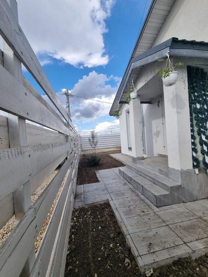 Casă cu 4 camere cu Teren 500 Mp în Domnești