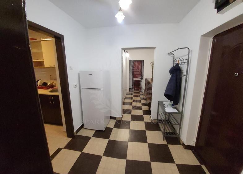 Apartament cu 3 camere decomandat, mobilat în Republicii