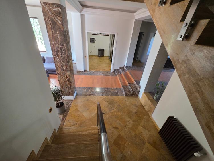 Casă individuală cu 6 camere cu Canalizare în Dămăroaia