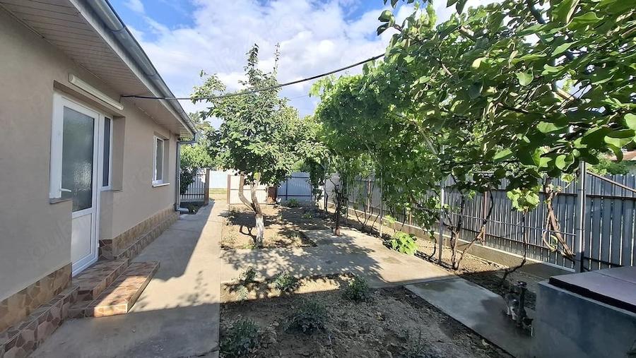 Casă cu 2 camere cu Teren 922 Mp în Olăneasca
