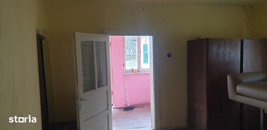 Casă cu 2 camere cu Teren 3000 Mp în Zdrapți