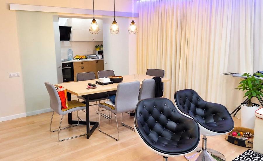 Apartament cu 3 camere decomandat în Piața