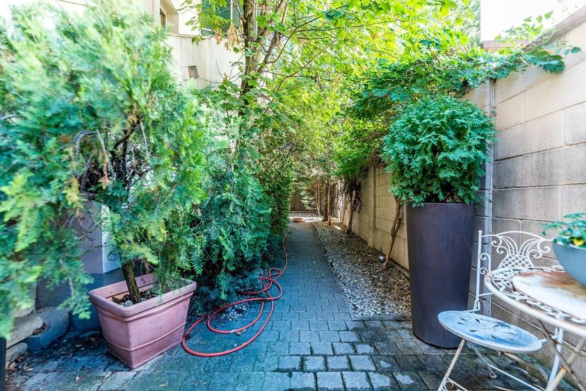 Casă individuală cu 5 camere cu Canalizare în Ultracentral