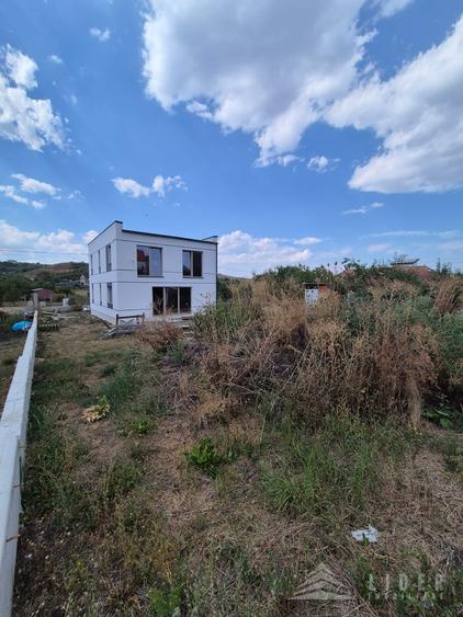 Casă individuală cu 5 camere cu Canalizare în Borhanci