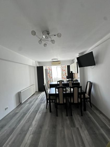 Apartament cu 3 camere semidecomandat în Micro 3