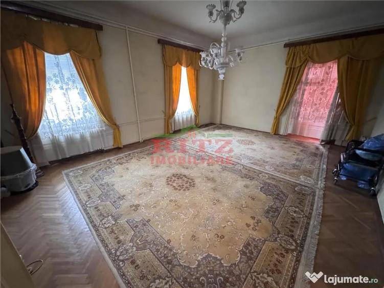 Casă cu 7 camere cu Teren 938 Mp în Orașul de Jos