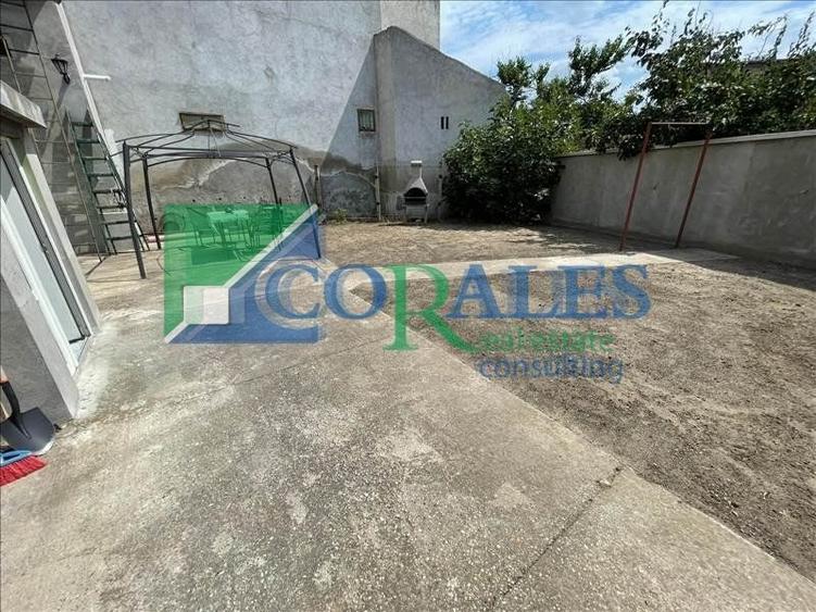 Casă individuală cu 3 camere cu Canalizare în Central