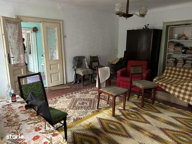 Casă cu 3 camere în Central