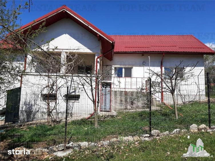 Casă cu 6 camere cu Teren 402 Mp în Tomșani
