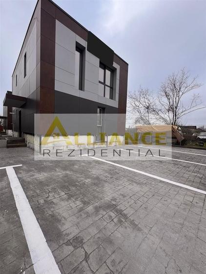 Casă individuală cu 3 camere decomandat cu Canalizare în Central