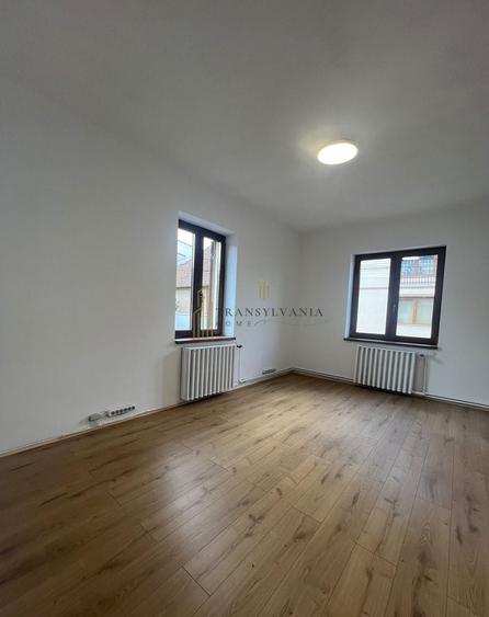 Casă individuală cu 4 camere cu Canalizare în Turnișor