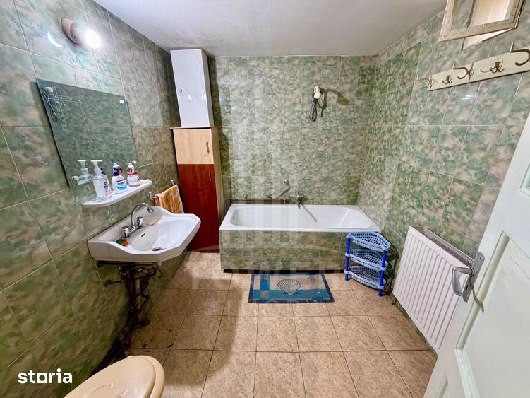 Casă cu 5 camere cu Teren 2300 Mp în Central