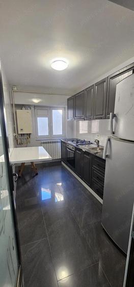 Apartament cu 4 camere decomandat în Burdujeni