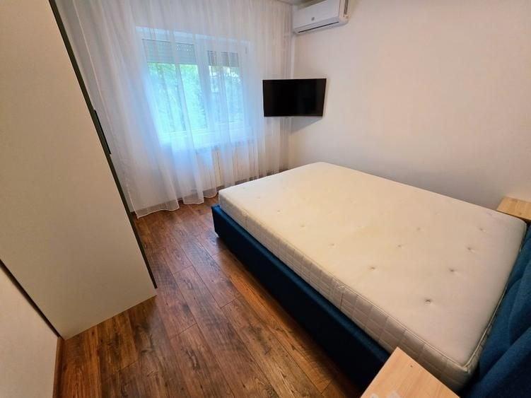 Apartament cu 3 camere semidecomandat, mobilat în Băneasa