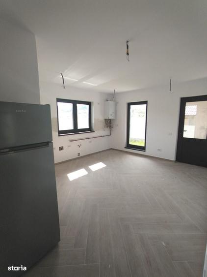 Casă cu 4 camere în Acmariu