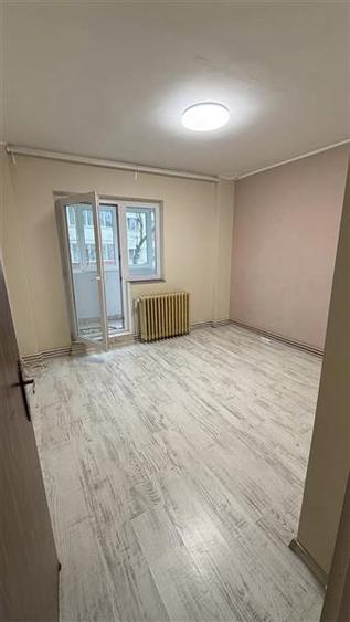 Apartament cu 4 camere decomandat în Berceni — fotografia 1