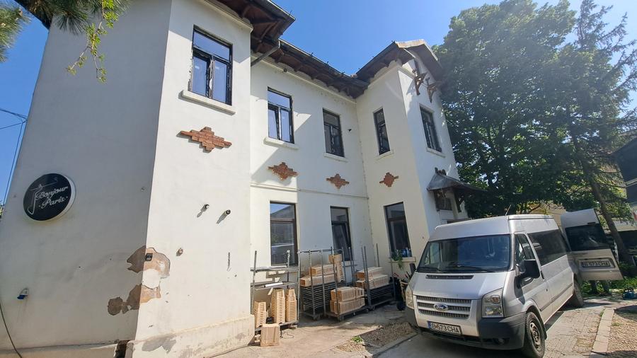 Casă cu 16 camere cu Canalizare în Capitale