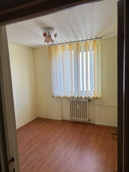 Apartament cu 3 camere decomandat în Exterior Vest