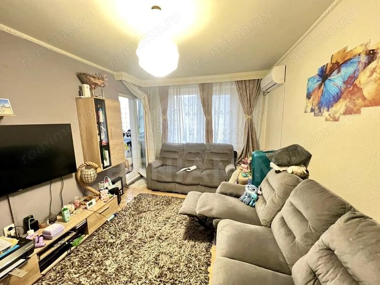 Apartament cu 3 camere decomandat în Astra