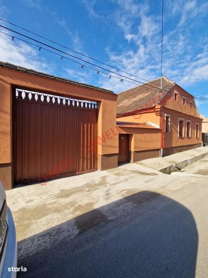 Casă cu 3 camere în Mateiaș